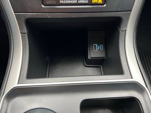 Used 2021 Ford Edge SE image 31