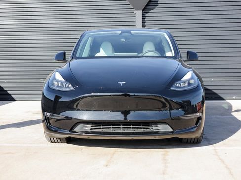 Used 2023 Tesla Model Y Performance image 10