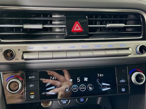 New 2026 Genesis G70 2.5T image 14