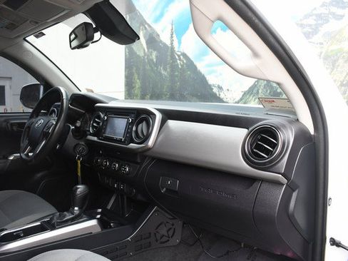 Used 2019 Toyota Tacoma SR5 AWD/4WD image 24