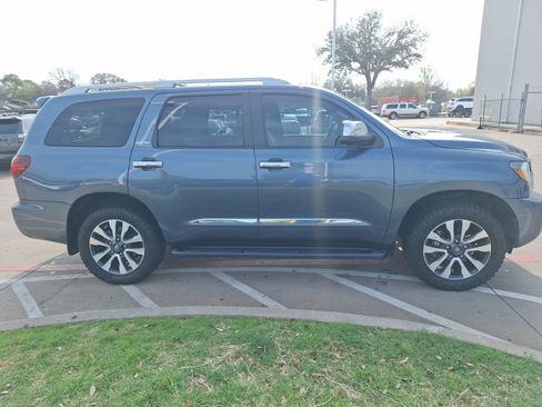Used 2018 Toyota Sequoia Limited w/ Safety & Convenience Package image 7