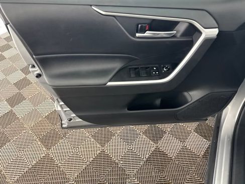 Used 2020 Toyota RAV4 XLE w/ Convenience Package AWD/4WD image 20