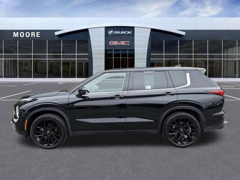 Used 2023 Mitsubishi Outlander SE Black Edition image 8