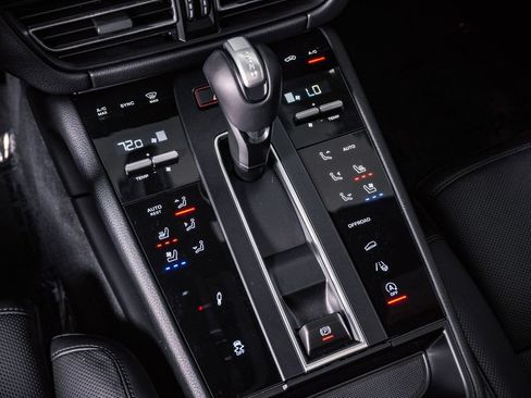 Certified 2026 Porsche Macan S AWD/4WD image 24