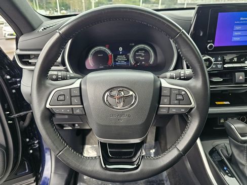 Certified 2025 Toyota Highlander XSE image 27