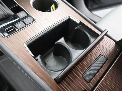 Used 2024 Toyota Sienna XLE image 33