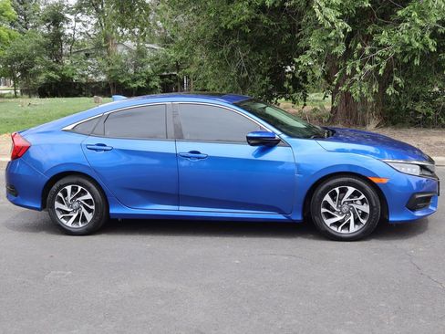 Used 2018 Honda Civic EX image 3
