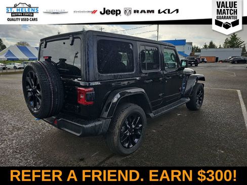 Used 2023 Jeep Wrangler Unlimited Sahara w/ Cold Weather Group AWD/4WD image 8
