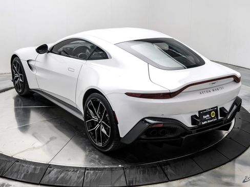 Used 2022 Aston Martin V8 Vantage Coupe RWD image 14