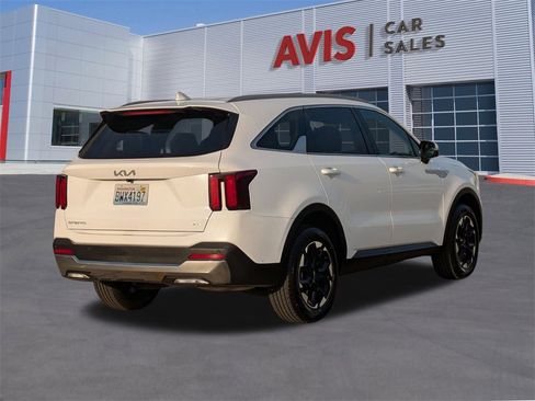 Used 2024 Kia Sorento S image 6
