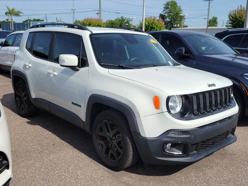 Used 2018 Jeep Renegade Altitude FWD image 2