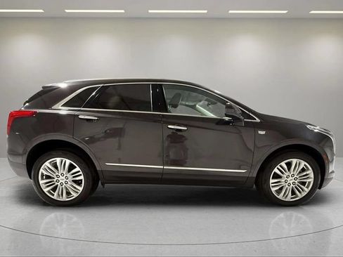 Used 2017 Cadillac XT5 Premium Luxury AWD/4WD image 2