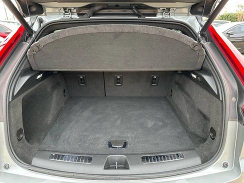 Used 2025 Cadillac XT4 Premium Luxury image 24