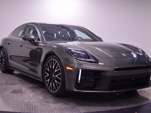 Certified 2025 Porsche Panamera 4 image 7