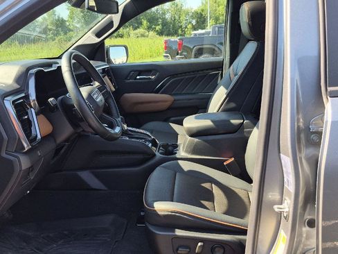 Used 2024 GMC Canyon AT4 w/ AT4 Premium Package AWD/4WD image 6