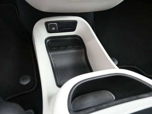 Used 2024 Chrysler Pacifica Touring-L image 26