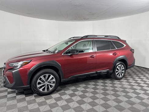 Used 2025 Subaru Outback Premium image 9