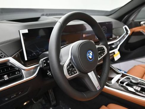 New 2026 BMW X5 xDrive50e w/ M Sport Package AWD/4WD image 18