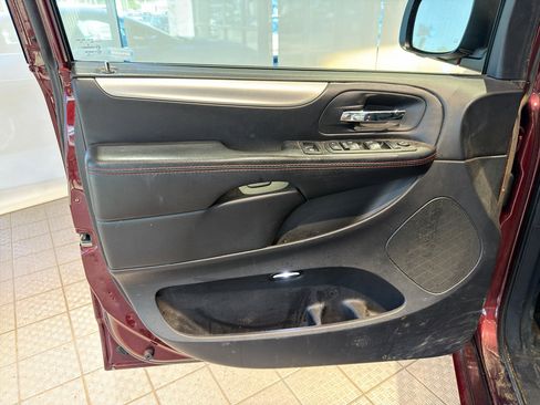 Used 2020 Dodge Grand Caravan GT image 13