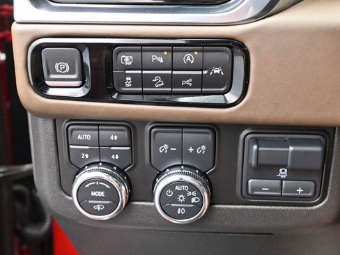 Used 2025 GMC Yukon Denali Ultimate AWD/4WD image 23