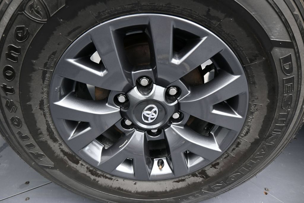 Used 2022 Toyota Tacoma SR5 w/ Technology Package RWD image 41
