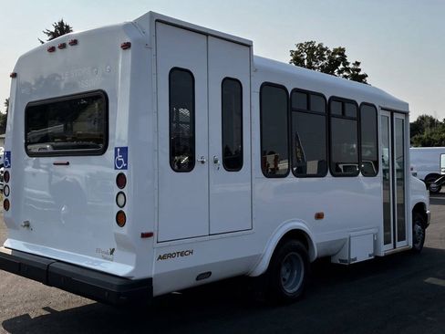 Used 2016 Ford E-450 and Econoline 450 Super Duty w/ Shuttle Bus Prep Package RWD image 5