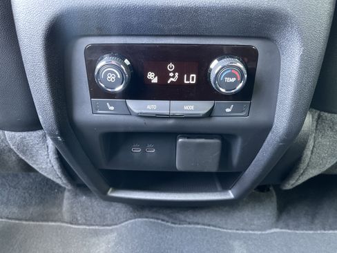 Used 2024 Chevrolet Traverse RS image 44