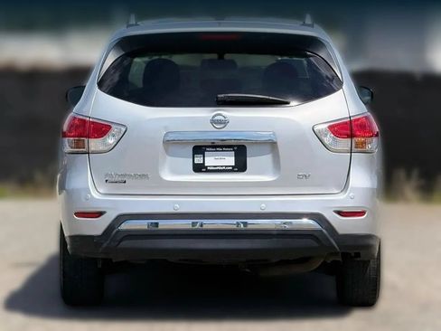 Used 2015 Nissan Pathfinder SV FWD image 4
