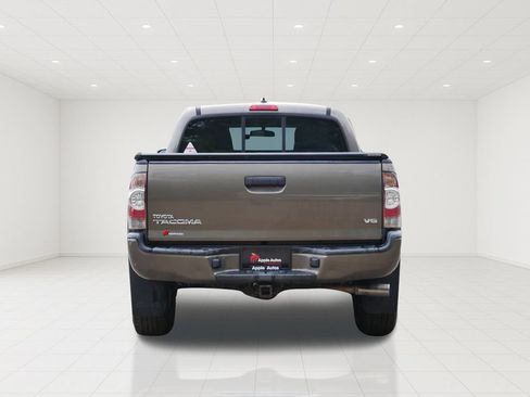 Used 2015 Toyota Tacoma 4x4 Double Cab w/ TRD Sport Package image 4