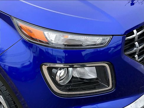 Used 2023 Hyundai Venue SEL image 31