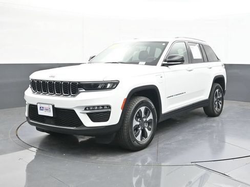 Used 2023 Jeep Grand Cherokee 4WD 4xe image 3