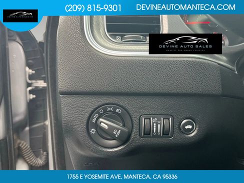 Used 2014 Dodge Charger SXT image 25