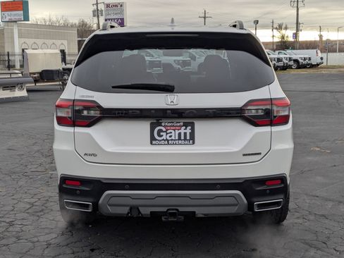 Used 2023 Honda Pilot Touring image 7