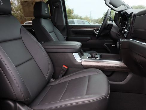 Used 2025 Chevrolet Silverado 2500 LTZ w/ LTZ Plus Package image 28