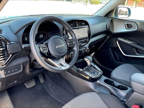 Used 2024 Kia Soul S FWD image 2