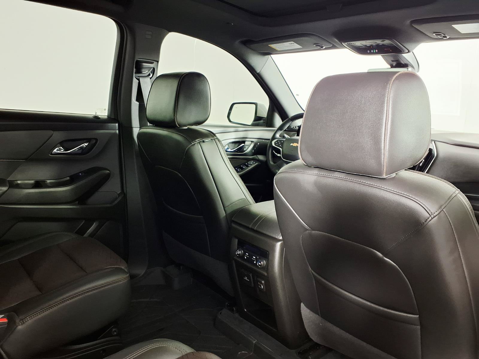 Used 2023 Chevrolet Traverse High Country AWD/4WD image 11