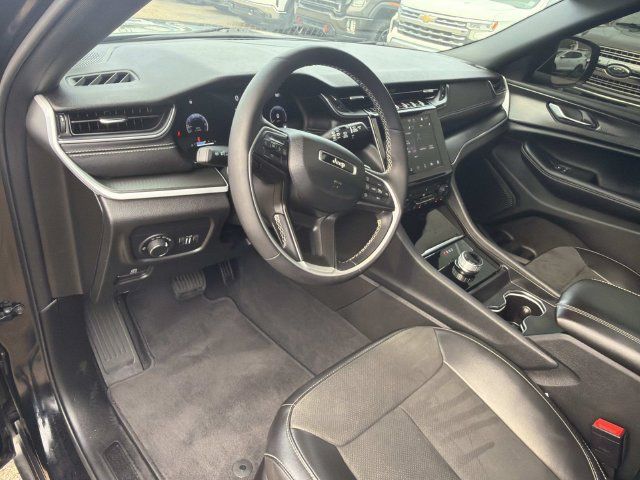 Used 2025 Jeep Grand Cherokee L Altitude RWD image 25