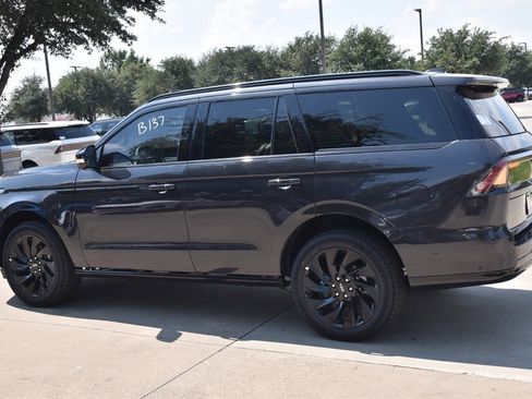 New 2025 Lincoln Navigator Reserve w/ Jet Appearance Package image 10