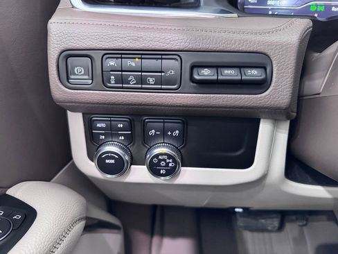 Certified 2022 GMC Yukon Denali image 28