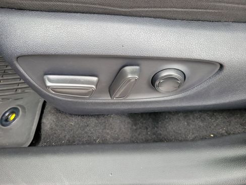 Used 2025 Toyota RAV4 XLE w/ Convenience Package image 18