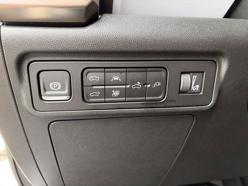 Used 2025 GMC Hummer EV 3X AWD/4WD image 23