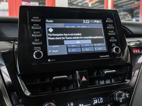 Used 2022 Toyota Camry SE image 25