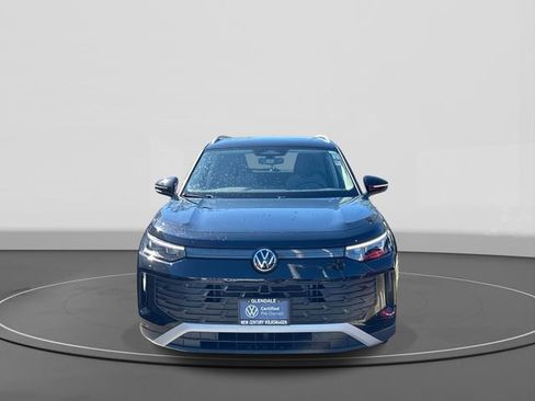 Used 2025 Volkswagen Tiguan S w/ 18" Wheel Package image 2