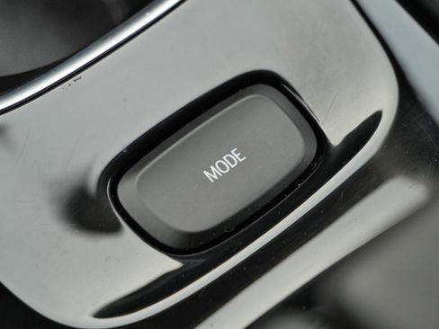 Used 2023 Buick Envision Essence image 31