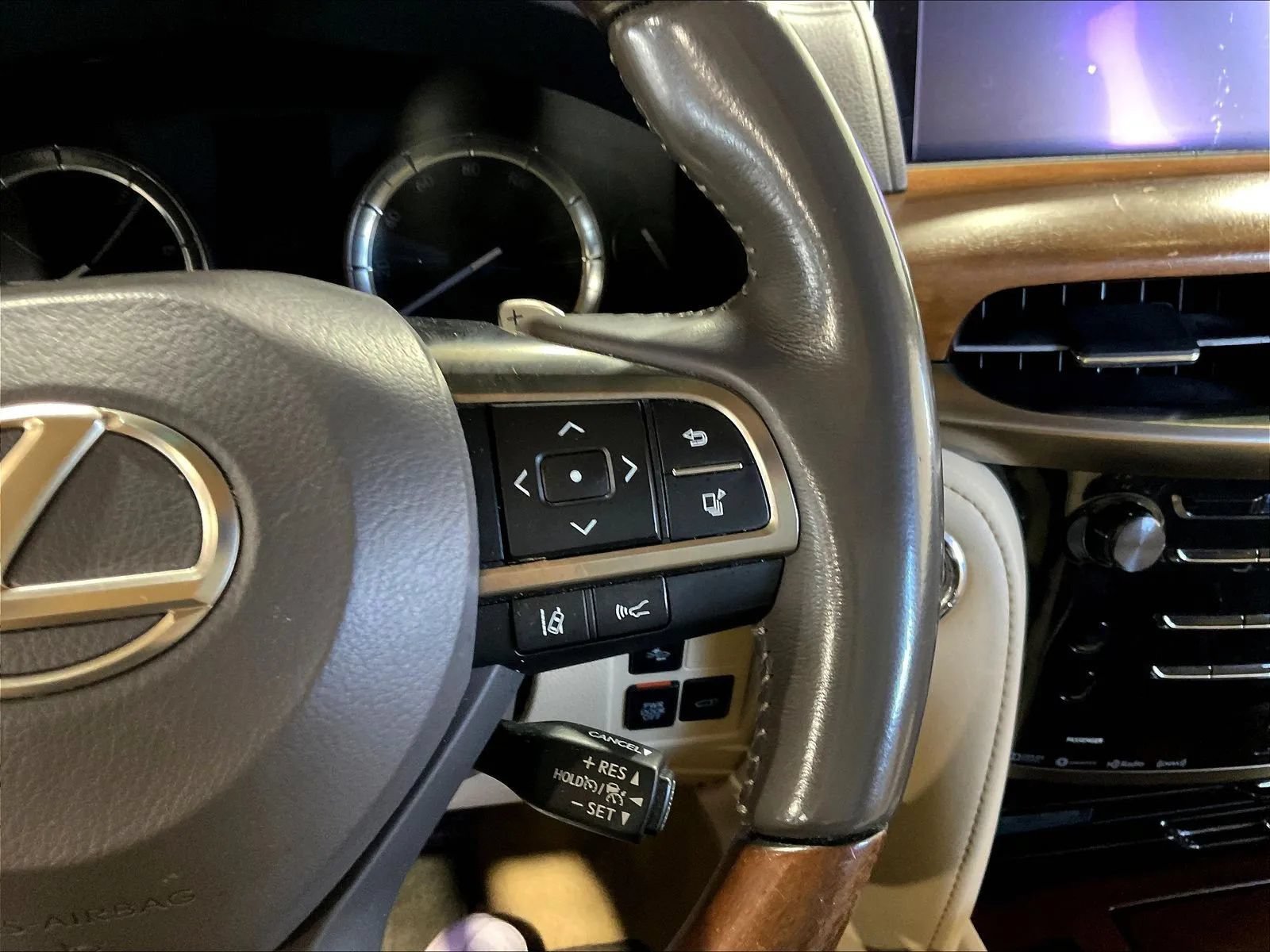 Used 2017 Lexus LX 570 4WD w/ Luxury Package image 23