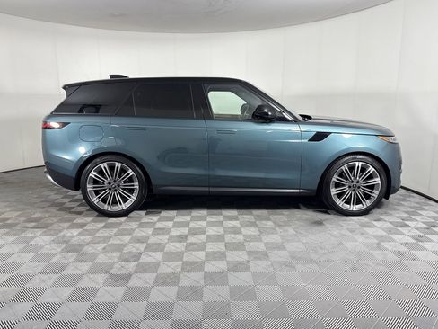 Used 2024 Land Rover Range Rover Sport SE AWD/4WD image 10