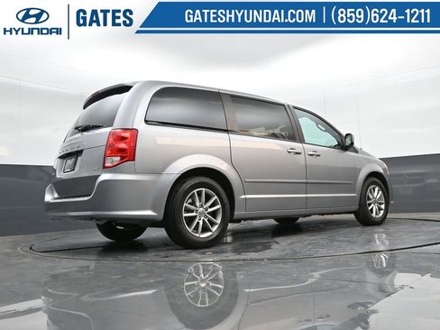 Used 2016 Dodge Grand Caravan SE image 35