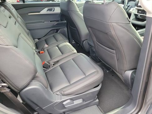 Used 2026 Ford Explorer Active RWD image 18