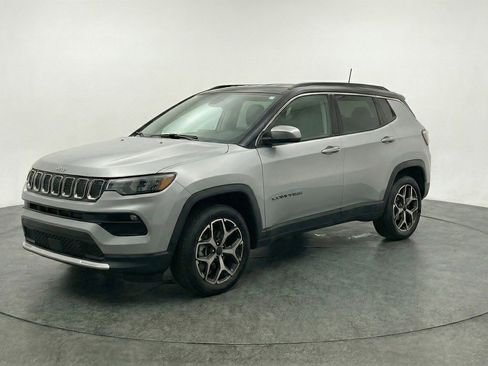 Used 2025 Jeep Compass Limited image 3