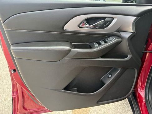 Used 2018 Chevrolet Traverse LT FWD image 21